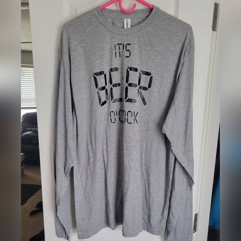 Men's "It's Beer o clock" long-sleeved top. Size XL